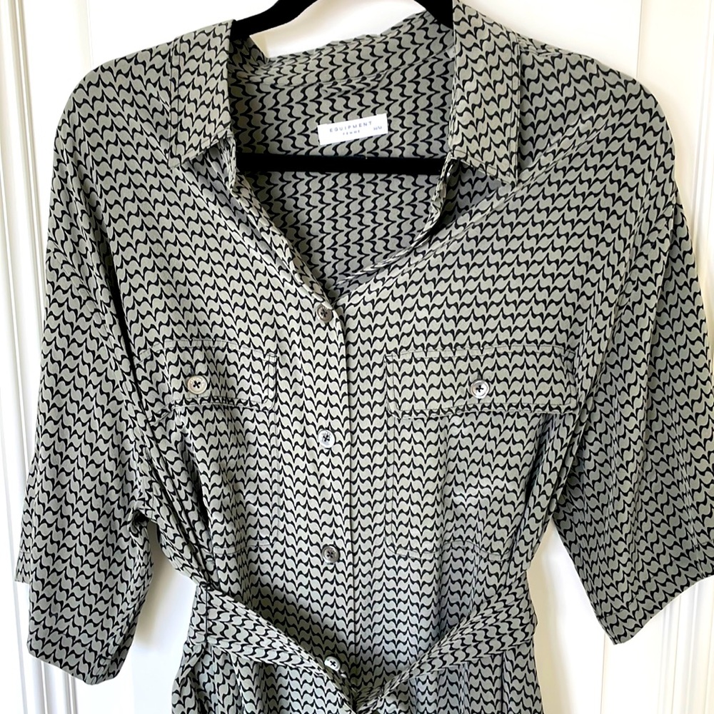 Equipment silk shirt dress with belt. Size Medium.